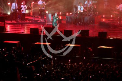 Lupita D'Alessio canta a las mamás