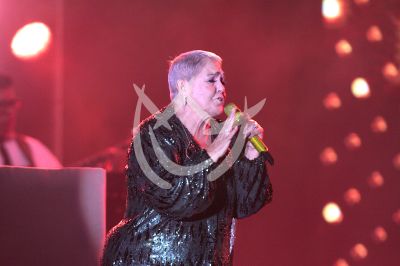 Lupita D'Alessio canta a las mamás