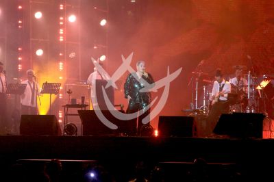 Lupita D'Alessio canta a las mamás