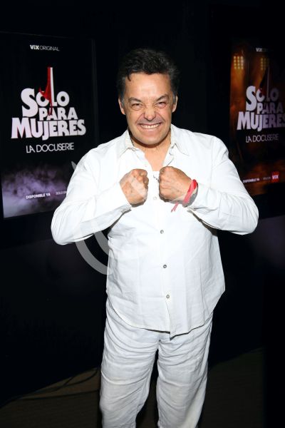 Arturo Vázquez con Sólo Para Mujeres