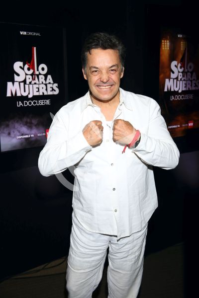 Arturo Vázquez con Sólo Para Mujeres