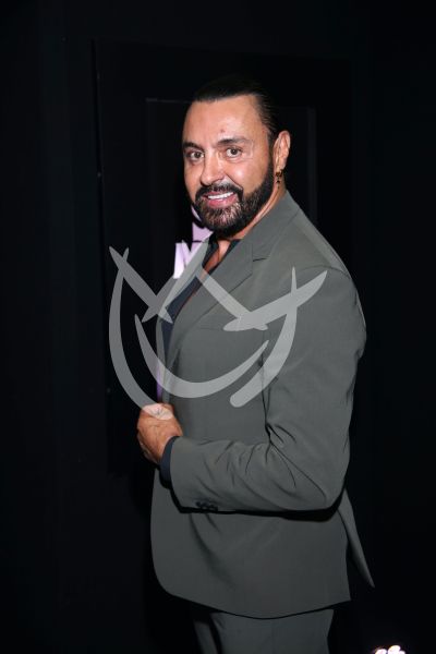 Latin Lover con Sólo Para Mujeres