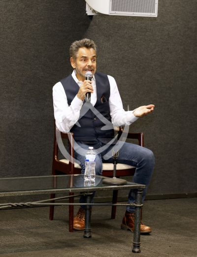 Eugenio Derbez es Radical en LA