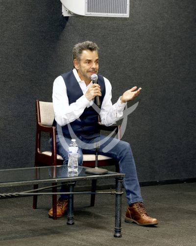 Eugenio Derbez es Radical en LA
