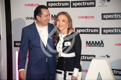 Laura Flores y Lalo Salazar in love reinventados