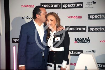 Laura Flores y Lalo Salazar in love reinventados