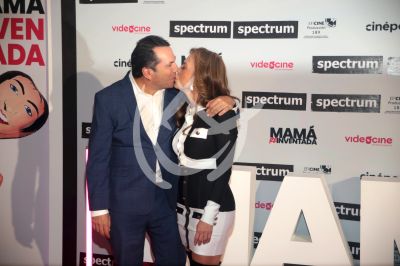 Laura Flores y Lalo Salazar in love reinventados