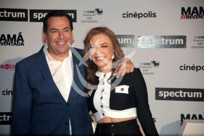 Laura Flores y Lalo Salazar in love reinventados
