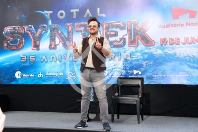 Aleks Syntek es Total