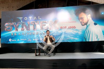 Aleks Syntek es Total