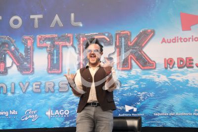 Aleks Syntek es Total