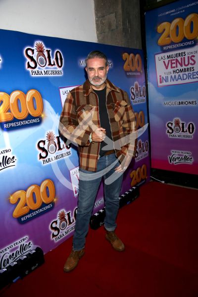 Mauricio Islas en Venus