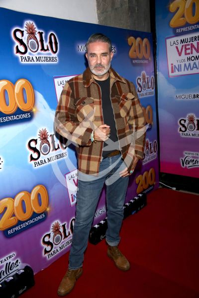 Mauricio Islas en Venus