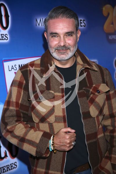 Mauricio Islas en Venus