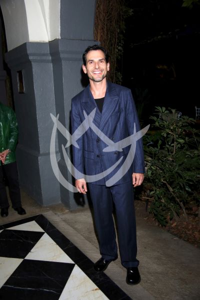 Alan Estrada a The Hollywood