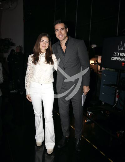 Danilo Carrera con novia in love!