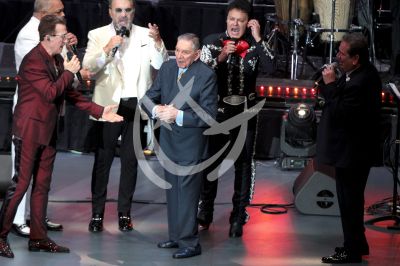 Don Marco Antonio Muñiz es homenajeado