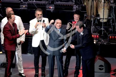 Don Marco Antonio Muñiz es homenajeado