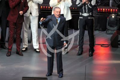 Don Marco Antonio Muñiz es homenajeado