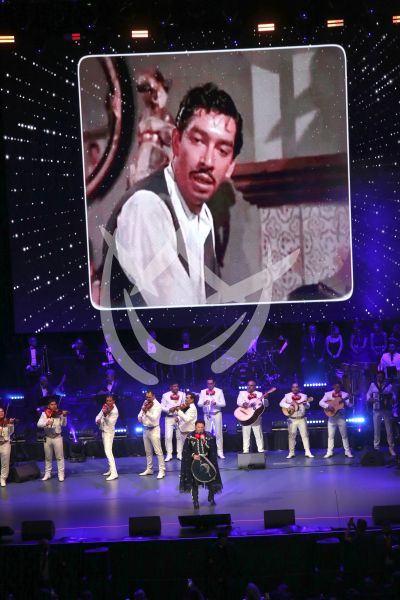 Pedro Fernández por El Lujo
