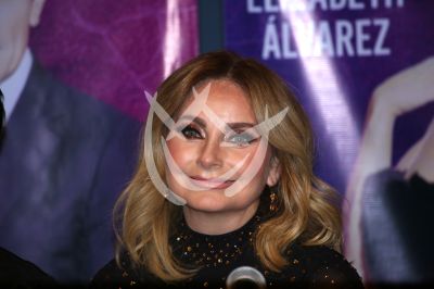 Elizabeth Álvarez con Obscenidad