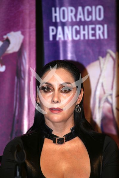 Sugey Abrego con Obscenidad