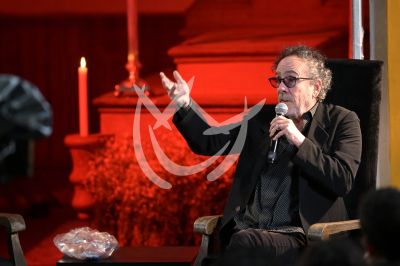 Tim Burton entra al Laberinto