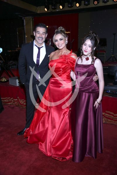 Carmen, Juan Ángel e hija con Grandeza