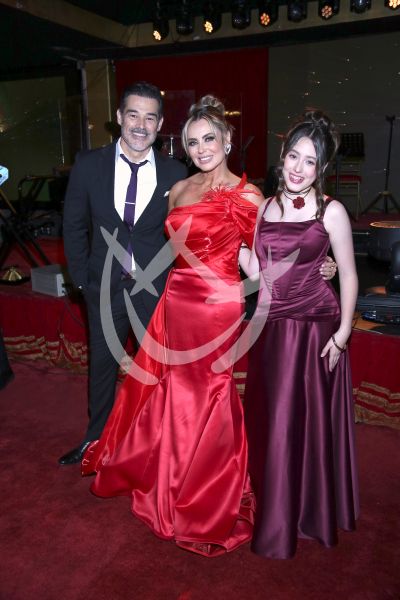 Carmen, Juan Ángel e hija con Grandeza