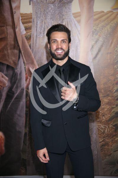 Nicola Porcella en Amanecer