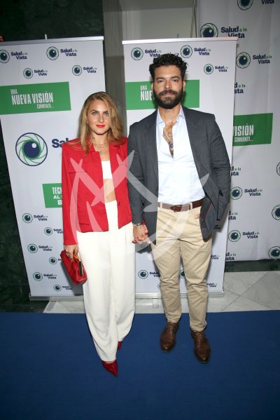Adrián Di Monte y novia a ver