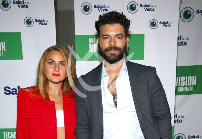 Adrián Di Monte y novia a ver