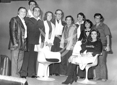 Chespirito y elenco con Zabludovsky y Lucía, 1977
