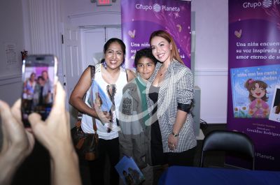 Chiquis presenta libro