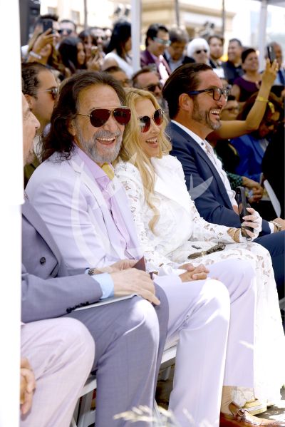 Marco Antonio Solís y esposa con Estrella