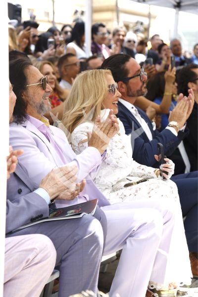 Marco Antonio Solís y esposa con Estrella