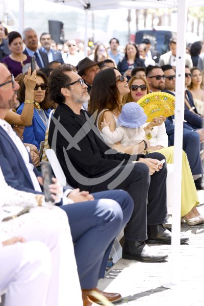 Demián Bichir con novia y baby!