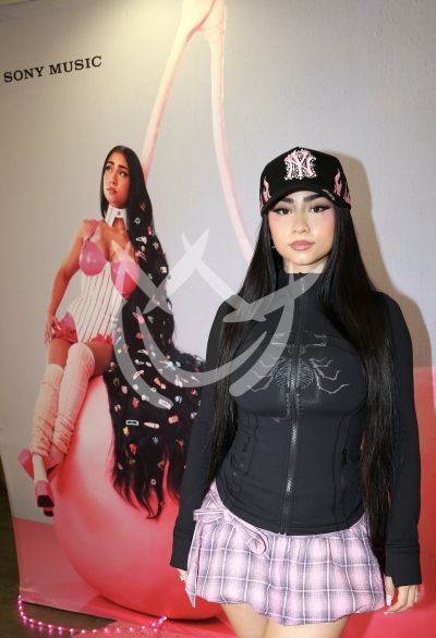 Paloma Mami con Código