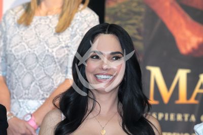 Livia Brito con Amanecer