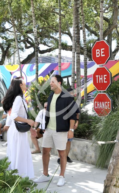 Bárbara López y Emmanuel Palomares en locación