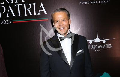 Alfredo Adame en Premios Patria