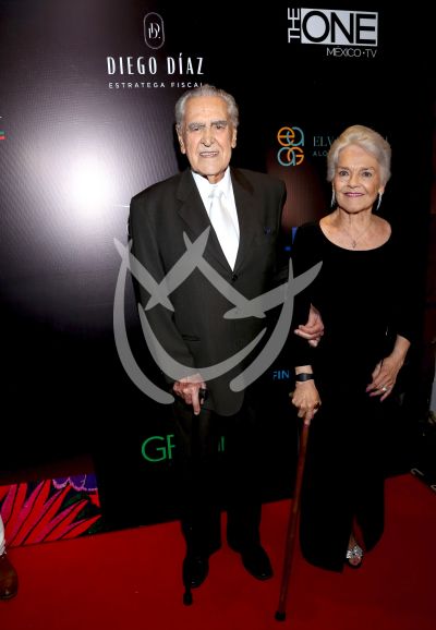 Don Eric del Castillo recibe homenaje