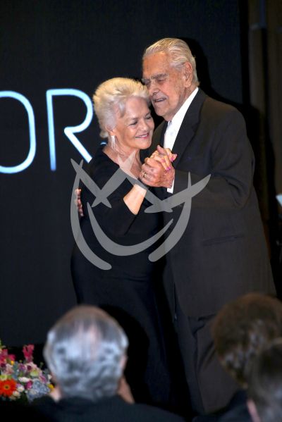 Don Eric del Castillo recibe homenaje