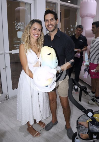 Carolina Sarassa y esposo