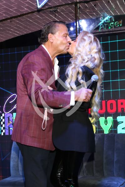 Alfredo Adame y novia