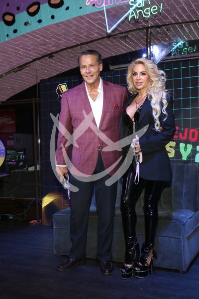 Alfredo Adame y novia