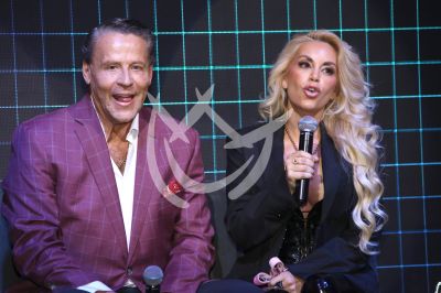 Alfredo Adame y novia