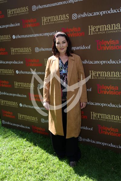 Eugenia Cauduro en Hermanas