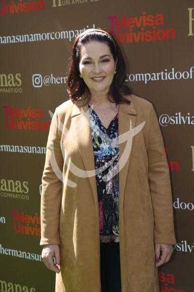 Eugenia Cauduro en Hermanas