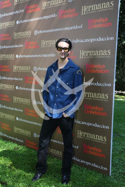 Sebastián Poza en Hermanas